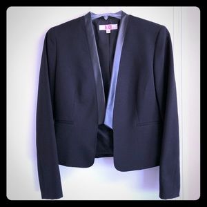 Nice black tuxedo style suit jacket dress blazer
